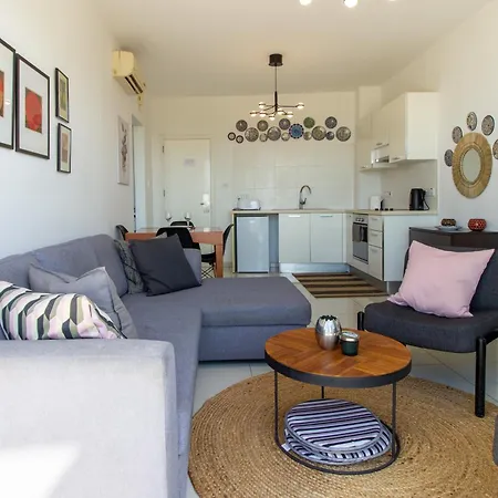 Seafront Stylish Apt, アパート *