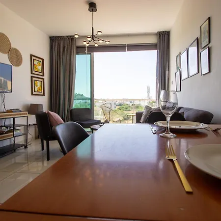 Seafront Stylish Apt, プロタラス